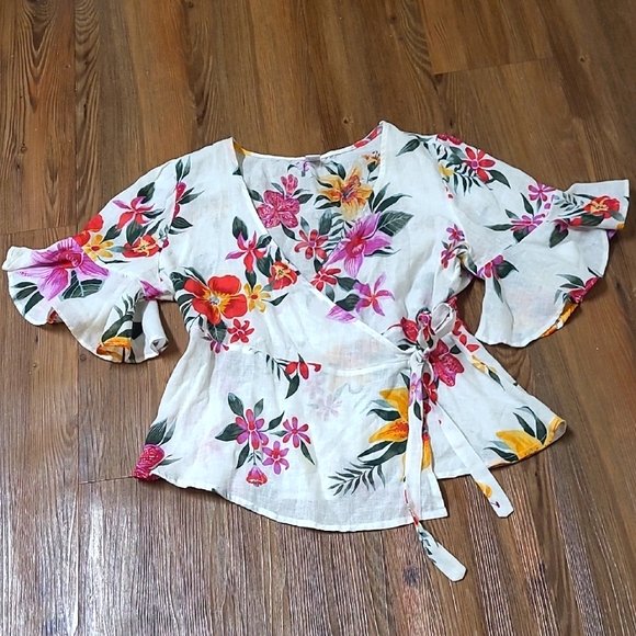 Old Navy Tops - Old Navy White and Pink Flutter Sleeve Wrap Blouse used good‎ condition